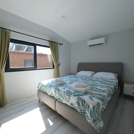 Golden Retreat Holiday home